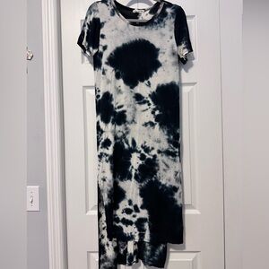 Super comfy Black and White Tie-Dye Maxi Dress